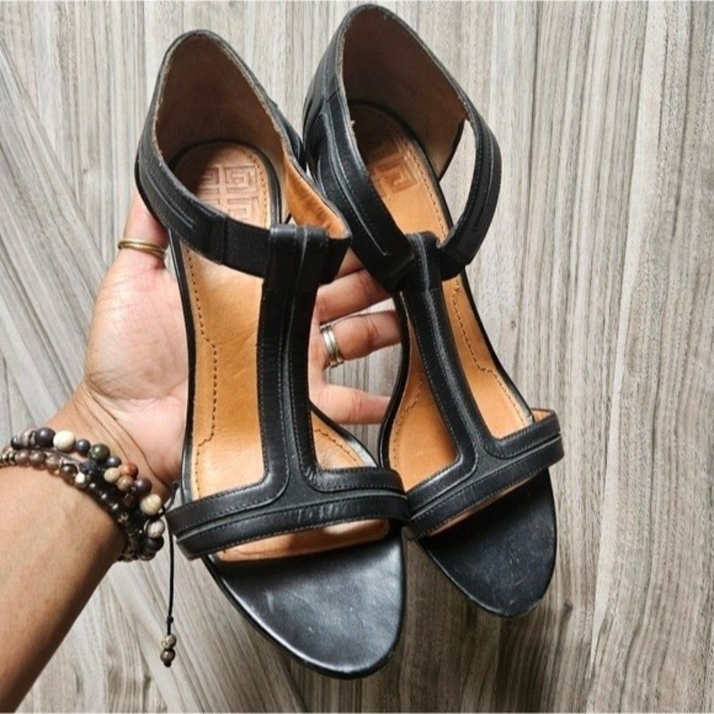 GIVENCHY T Strap Trim Leather Sandal/Heel